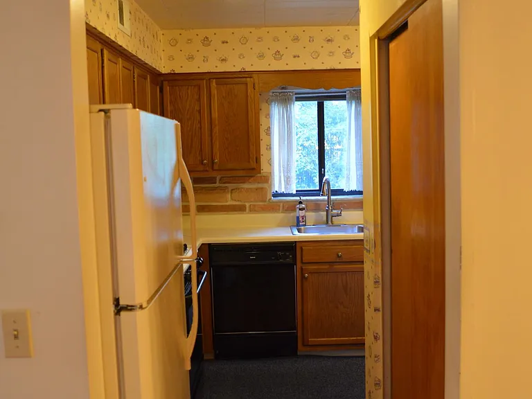 521 Forest Green Dr — Photo 3