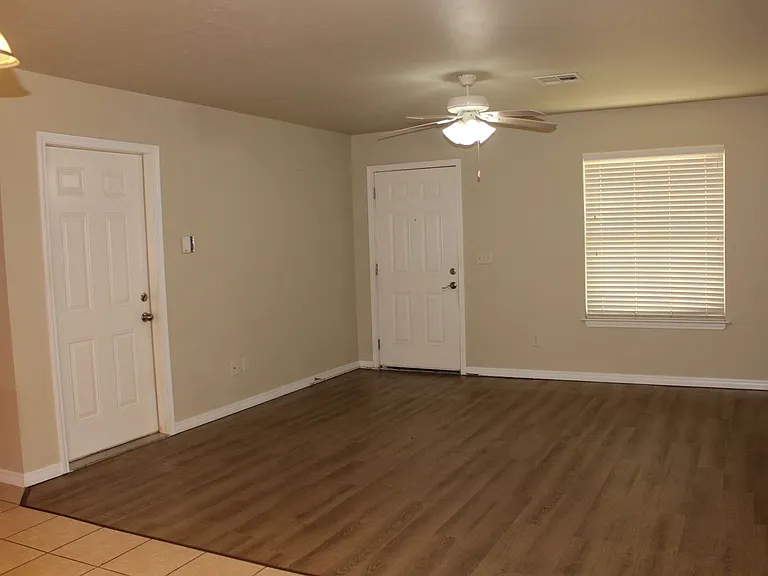8410 Cottage Park Dr — Photo 2