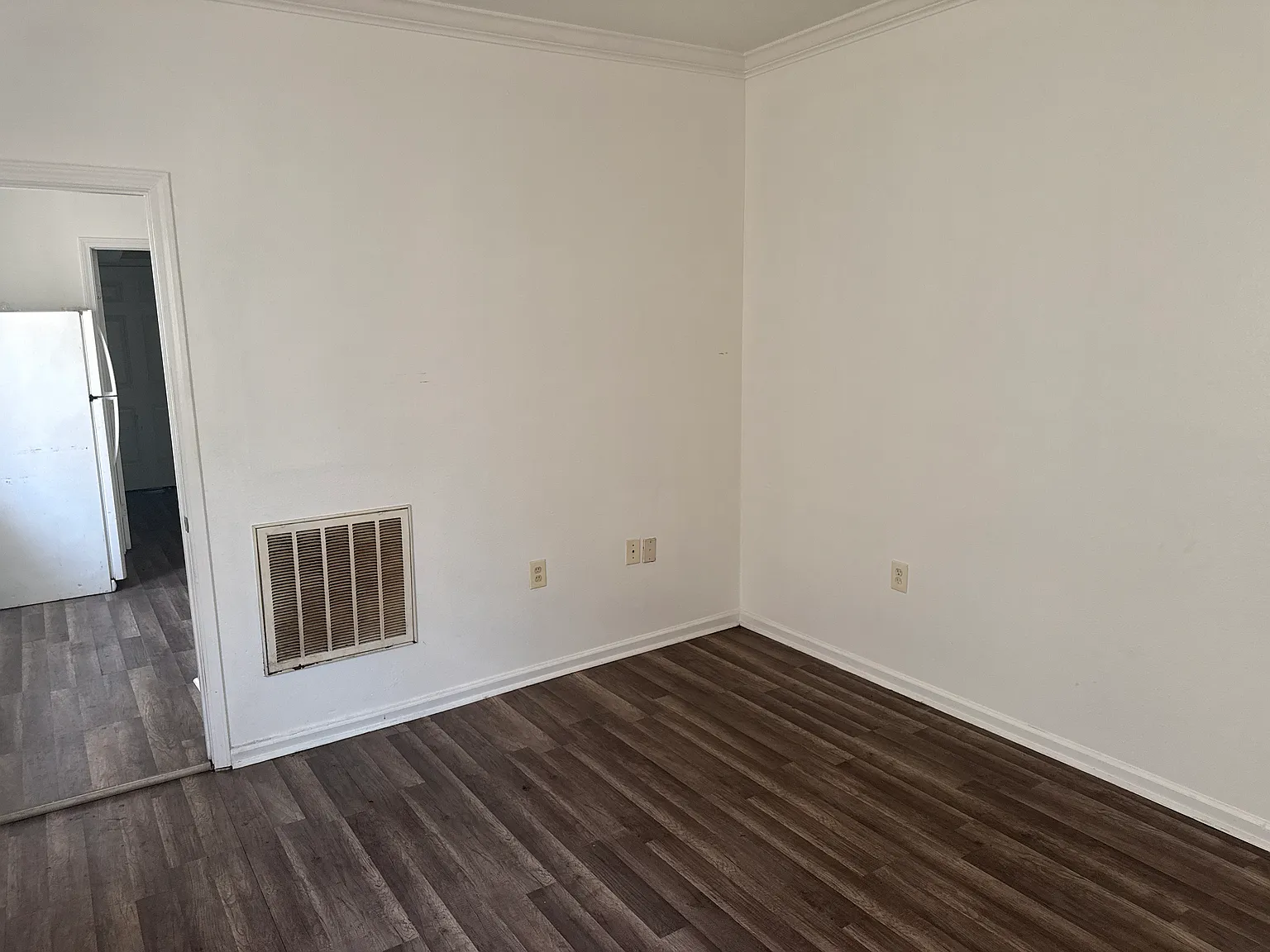 2 bed, 1000 sqft, $1,100 — Photo 4