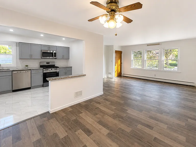 169 W 51st St #2 — Photo 3