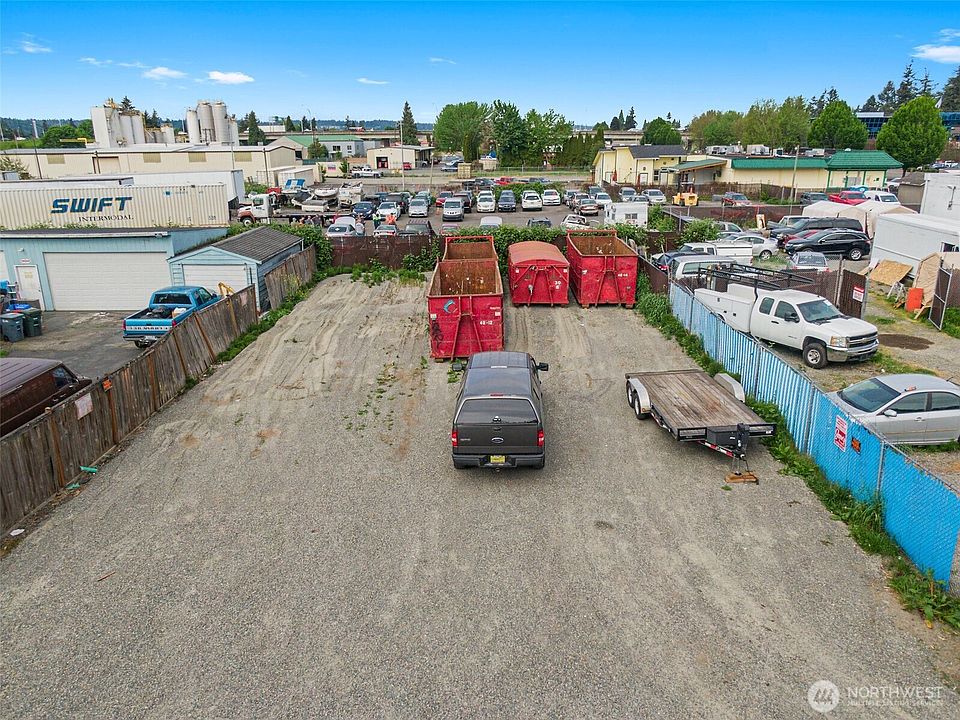 1st image of 118 12th Street SE