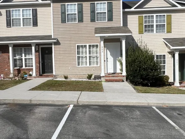 205 Meadowbrook Ln, Jacksonville, NC 28546