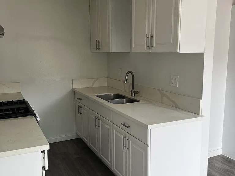 16516 S Manhattan Pl #3 — Photo 10