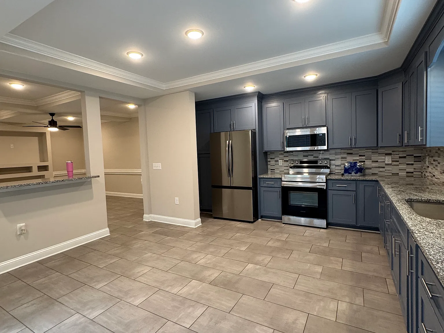 6 bed, 1976 sqft, $2,500 — Photo 1