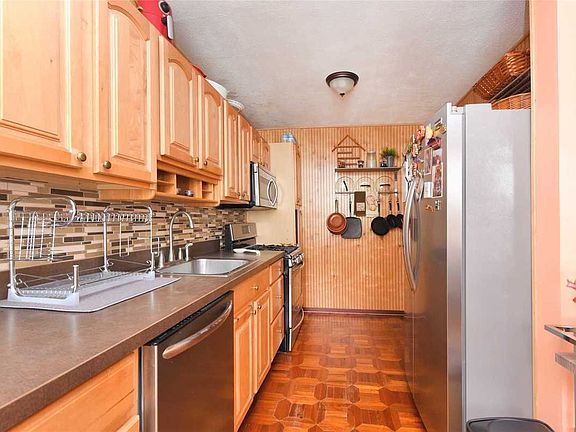 3rd image of 10805 Astoria Blvd APT 6F