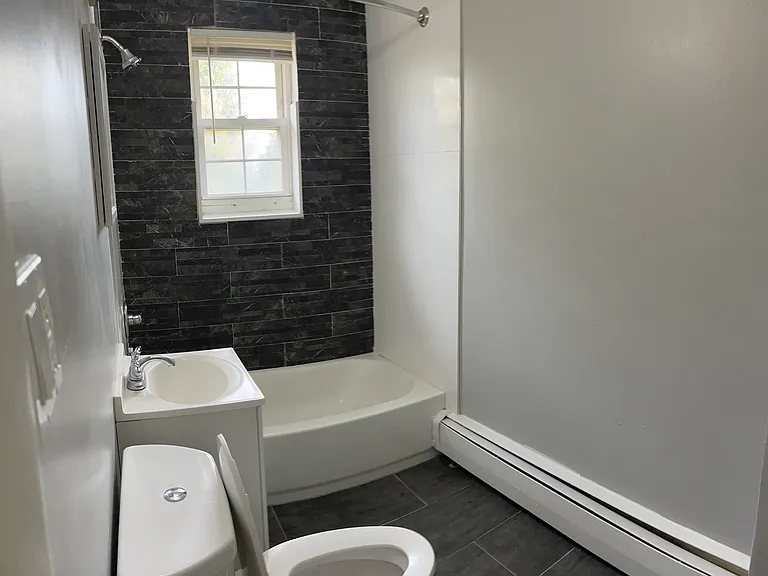 Bradford Commons Apartments — Photo 7