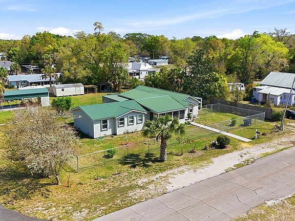 2nd image of 212 NW Avenue C