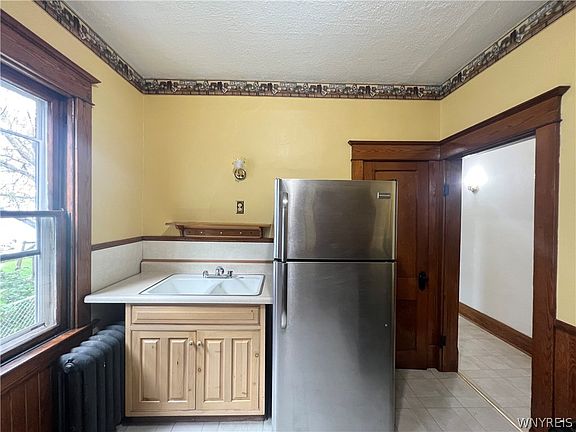 4th image of 22 Edgewood Ave