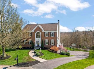 1046 Woodridge Dr, Canonsburg, PA 15317