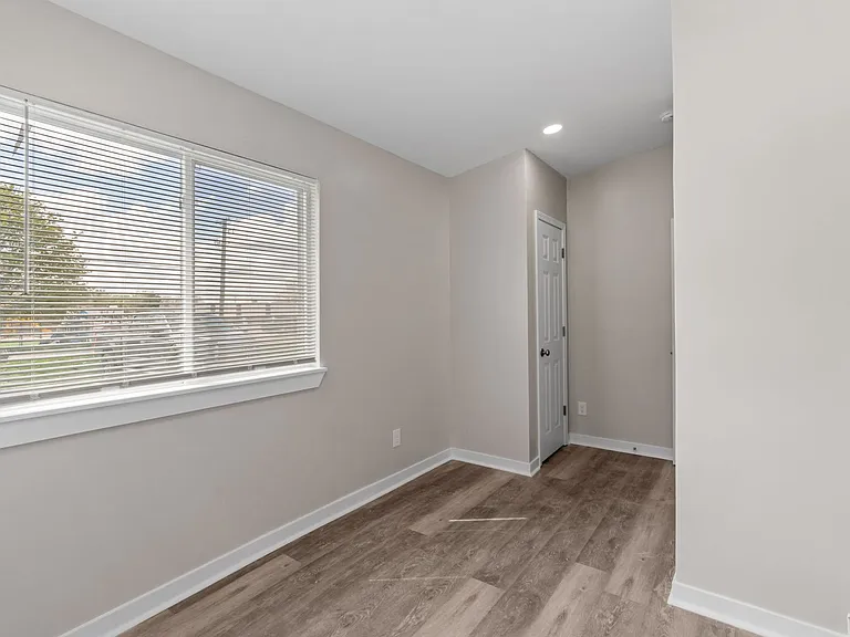Greenwood Apartments — Photo 33