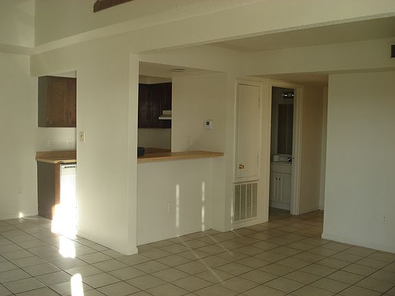 3rd image of 2117 N Woodlawn Ave APT D