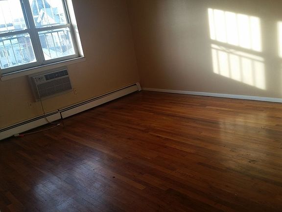 4th image of 12928 Kew Gardens Rd APT 3A