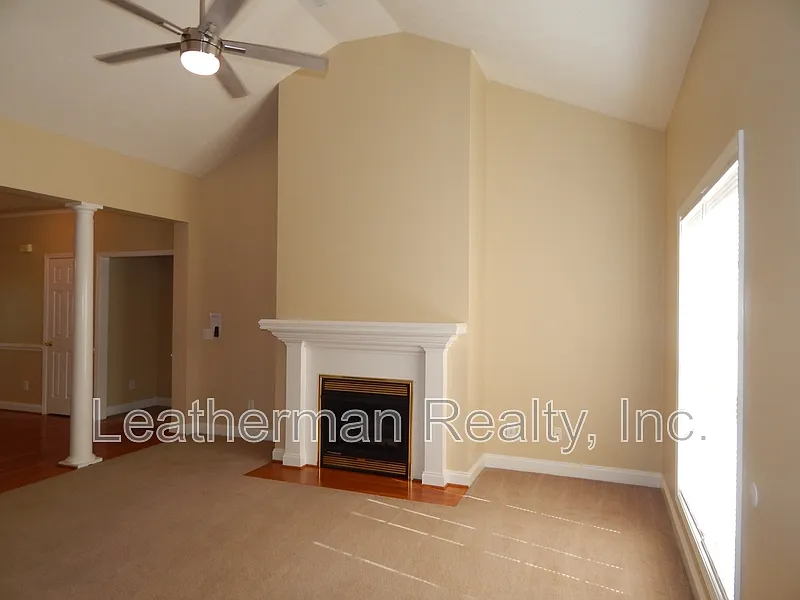 3 bed, 2.0 bath, 2087 sqft, $2,000 — Photo 4