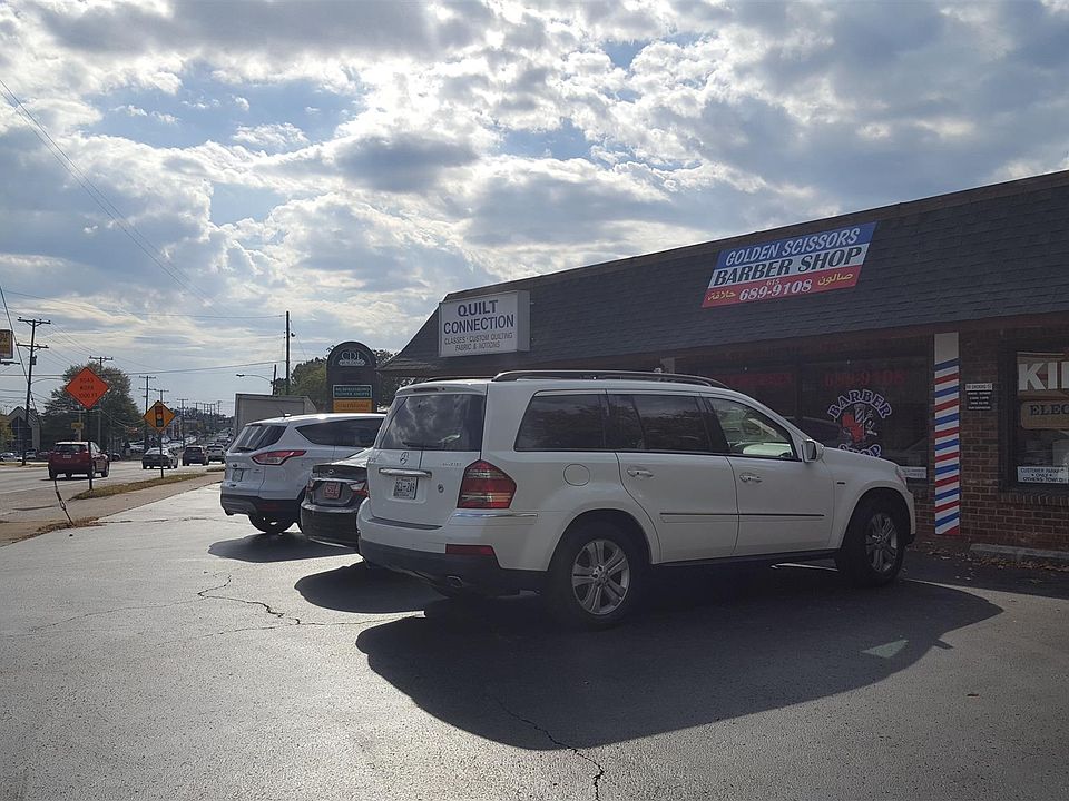 2nd image of 1011 Memorial Blvd
