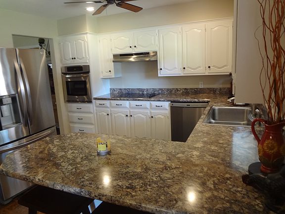 3rd image of 118 Parkwood Ln