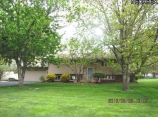 285 Old Oak Dr, Cortland, OH