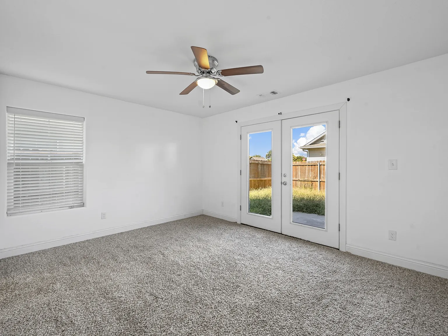 607 & 609 East Carter St; Sherman 75090 — Photo 3