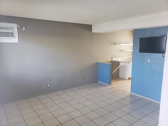 2nd image of 3730 Palos Verdes St