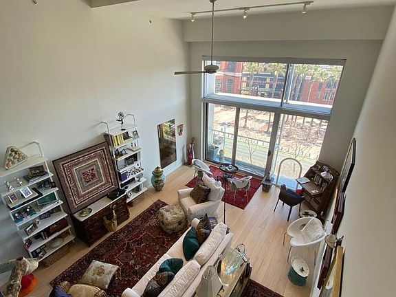 2nd image of 190 King St #3B