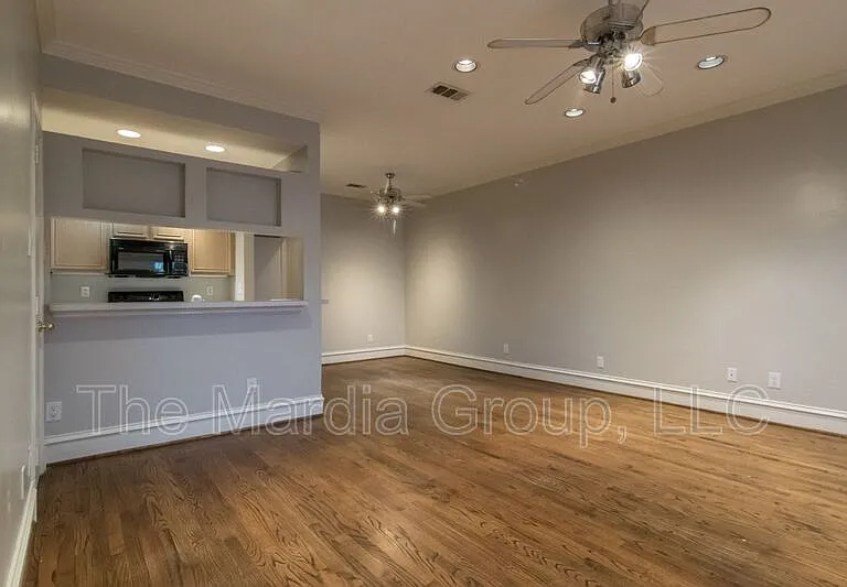 3904 Brandon Park Dr — Photo 3