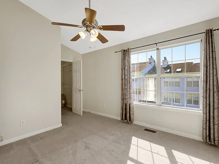 8204 Catbird Cir #202 — Photo 14