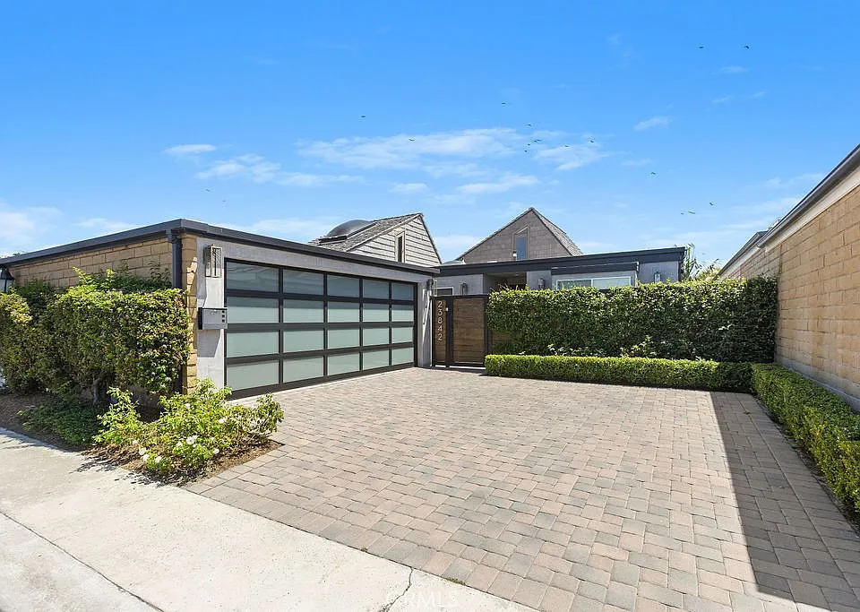 23842 Cassandra Bay