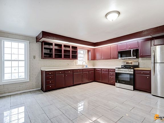 2nd image of 1335 Hyder St APT 9