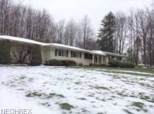 155 Sterncrest Dr, Moreland Hills, OH 44022