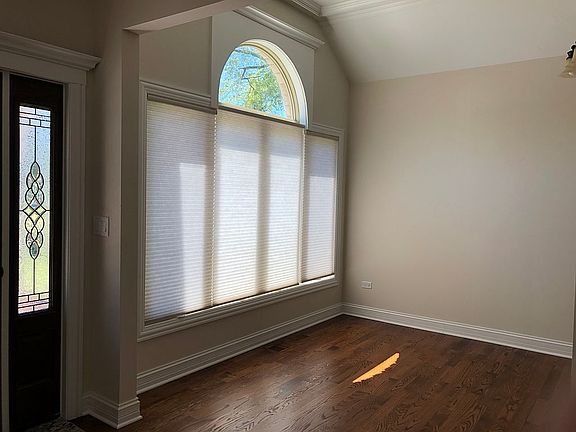 3rd image of 6628 W 115th Pl