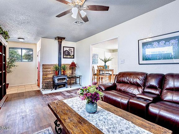 4th image of 503 W JOHNSON Drive