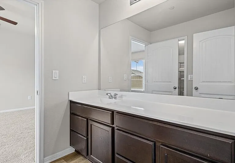 516 E Slaughter Ln — Photo 40
