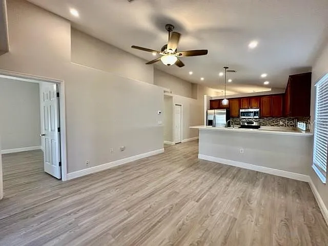 3 bed, 2.0 bath, 1364 sqft, $1,900 — Photo 4