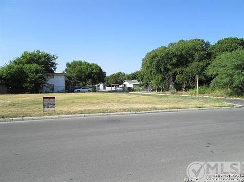 2nd image of 922 Vickers Ave
