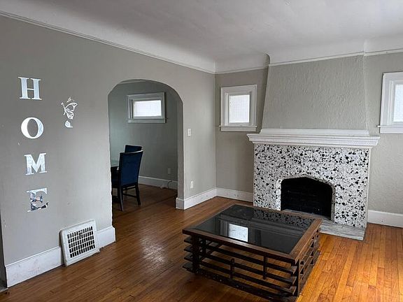 3rd image of 14088 Roselawn St