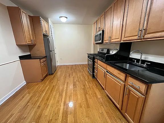 2nd image of 1163 43rd St APT B1
