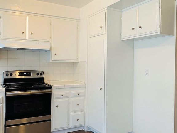 4th image of 824 S Myrtle Ave #4