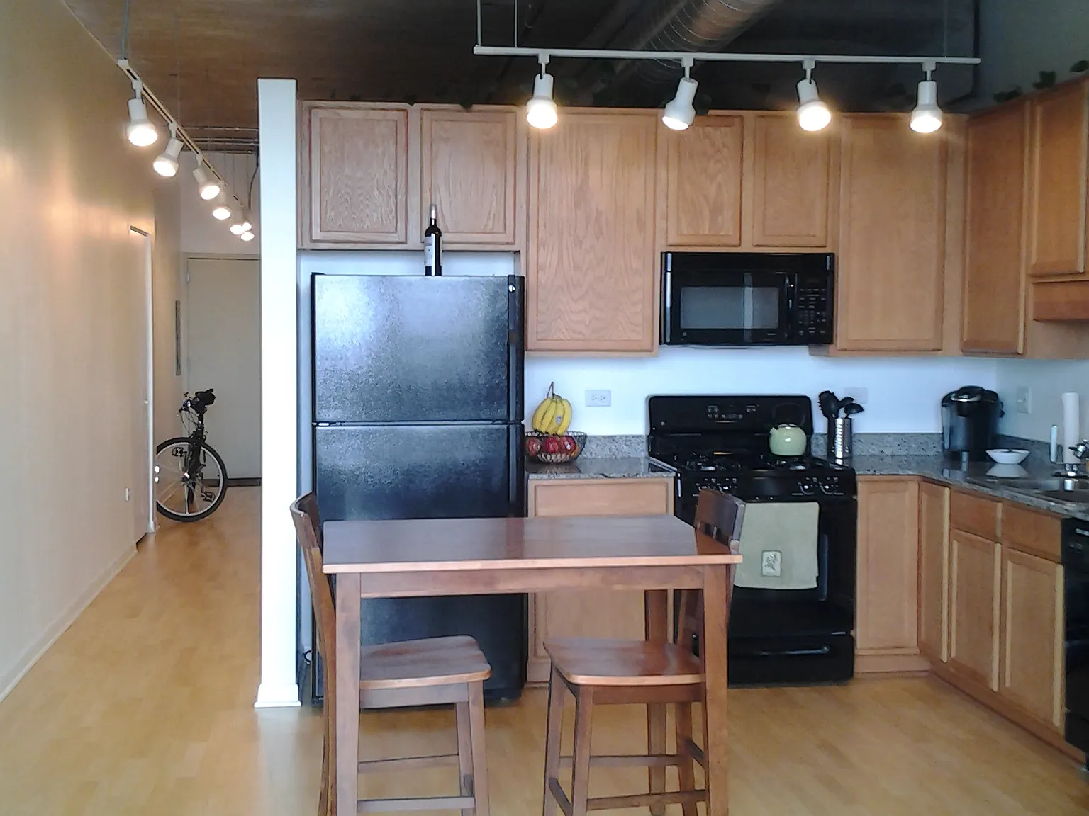 1 bed, 719 sqft, $2,100 — Photo 1