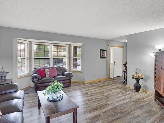 4th image of 7655 Hickorywood Dr