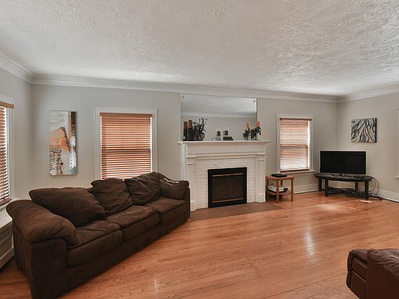 4th image of 114 S 50th Ave