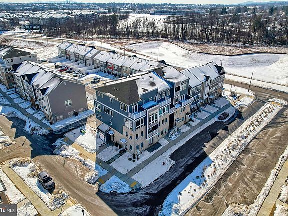 4th image of 710 Iron Forge Rd Unit D