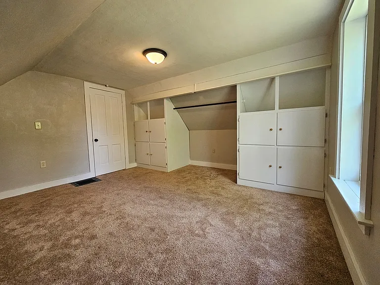 327 George St — Photo 18