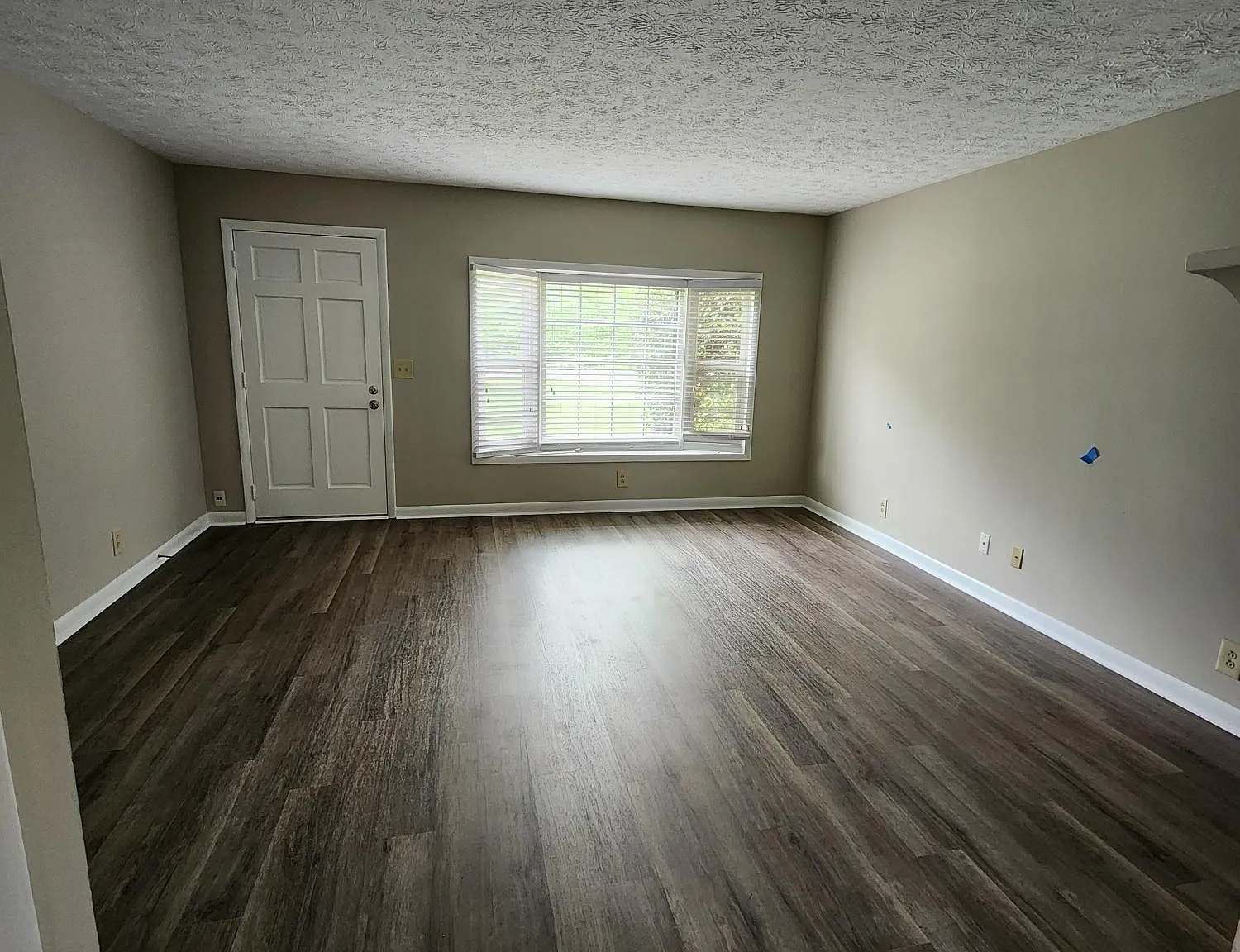 2 bed, 1.5 bath, 1122 sqft, $1,875 — Photo 4