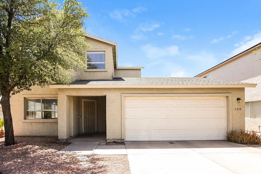 3 bed, 2.5 bath, 1315 sqft, $1,955 — Photo 1