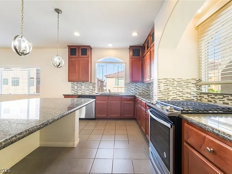 8137 Crimson Creek Ct — Photo 32