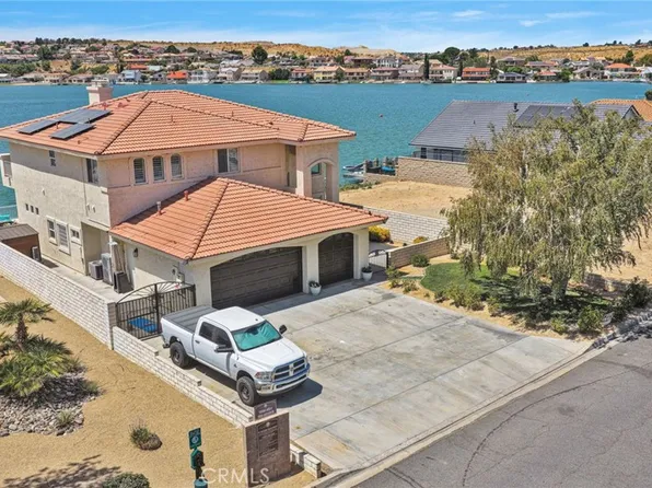 18065 Lakeview Dr, Victorville, CA 92395