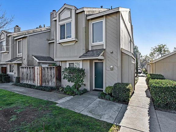 3rd image of 398 Caribe Way