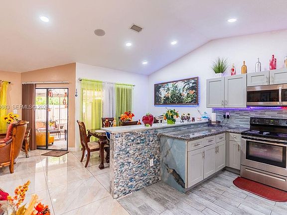 2nd image of 1111 San Remo Cir