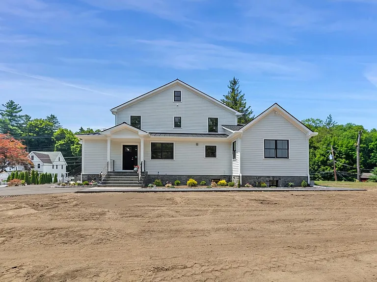 35 Old Bedford Rd #B — Photo 1