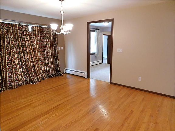 5th image of 166 Greenslitt Ave