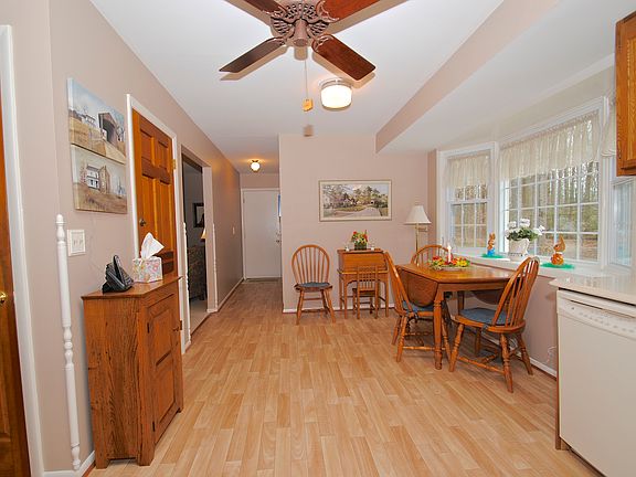 Eat-In Kitchen